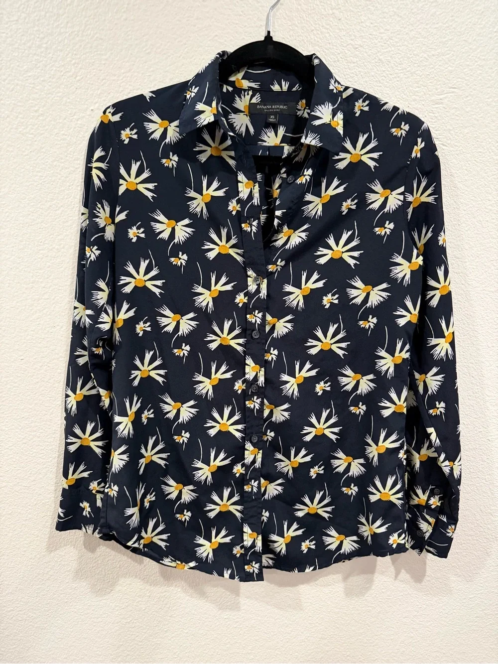 Banana Republic Navy Floral Dillon Shirt with White and Yellow Daisies
